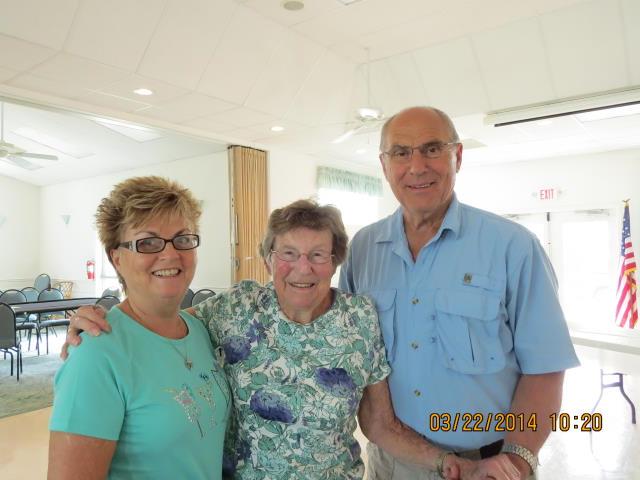 Coffee and Doughnuts with Muriel Lyon <br>
Photos by Nora Szabo - Slide 19