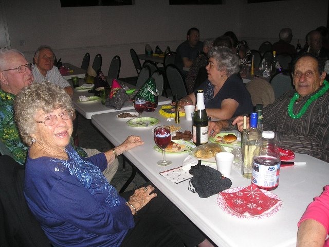 New Years Eve at Gulf to Bay <br> Photos by Ivamae Janes - Slide 1